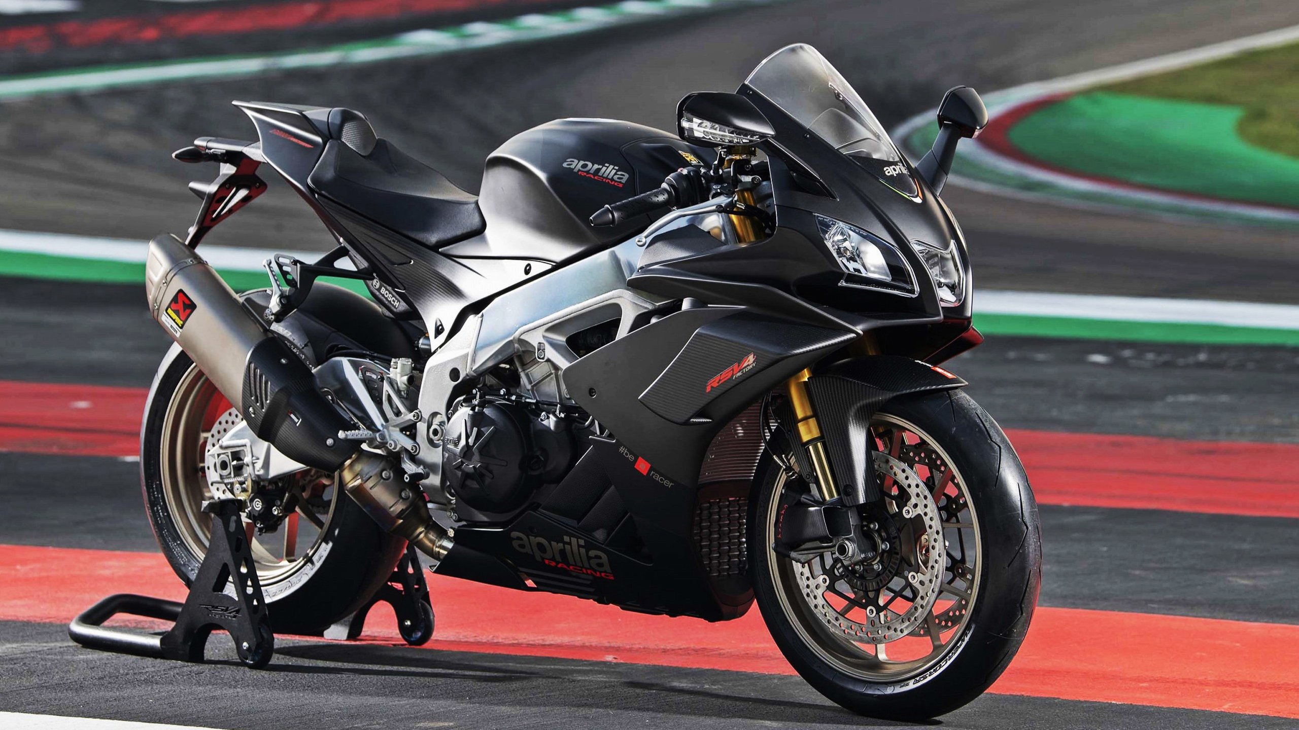 LEYU SPORTS中国官方网站-直播点评：欧洲联赛评论员最热烈的言论，冠军欧洲评论互动